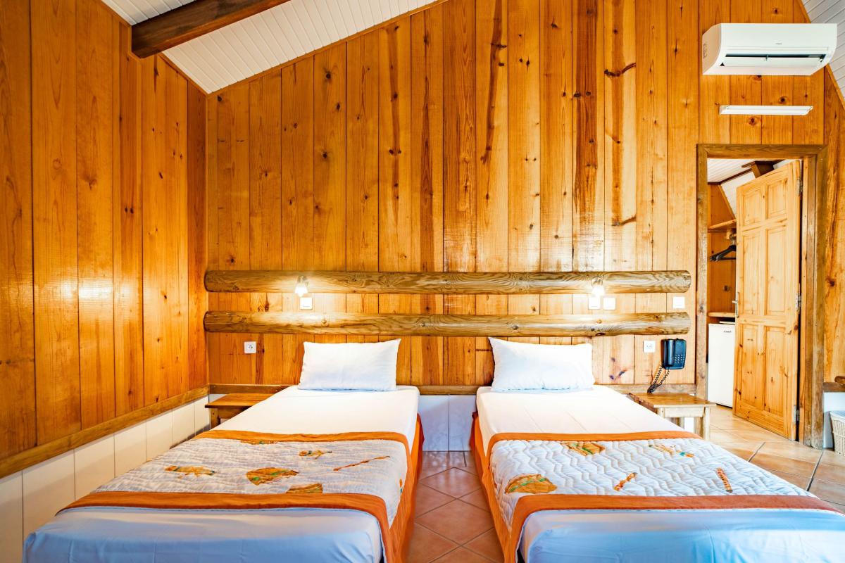 Hotel pied dans l'eau martinique BAMBOU  - chambre accessibilité